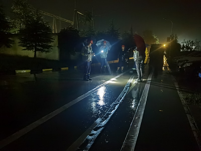 富平公司：暴雨來(lái)襲！搶險(xiǎn)路上的“最美逆行”