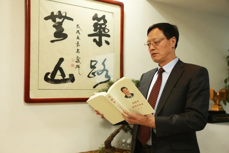 公司黨委書記、董事長張超暉榮膺“第九屆陜西省優(yōu)秀企業(yè)家”榮譽(yù)稱號