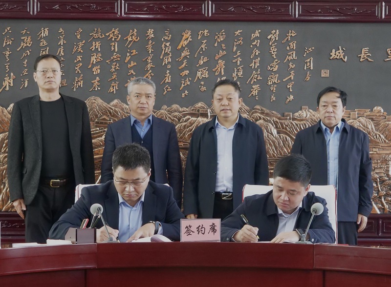 攜手共建固廢產業(yè)鏈 助力地區(qū)綠色發(fā)展—— 榆林市政府與陜西建材科技公司簽署戰(zhàn)略合作協(xié)議