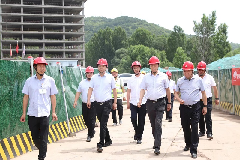 明確時間強執(zhí)行 緊抓項目重落實——陜西建材科技公司黨委書記、董事長張超暉到黃陵新材公司調研指導工作