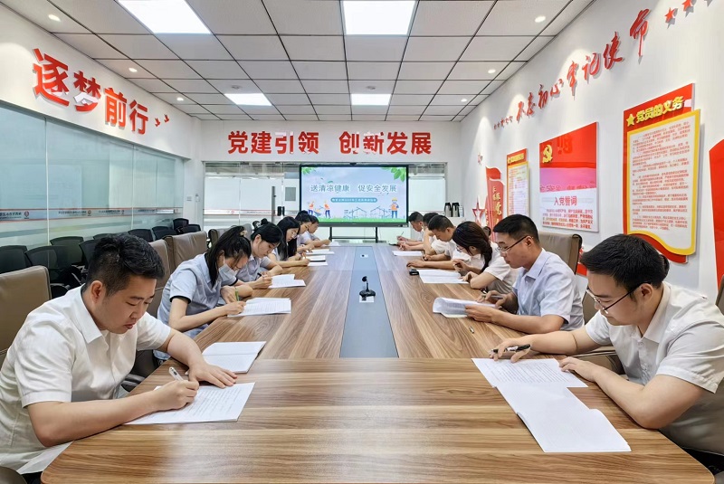 心有所“暑” 愛(ài)要趁熱——物貿(mào)公司開展“送清涼”慰問(wèn)活動(dòng)