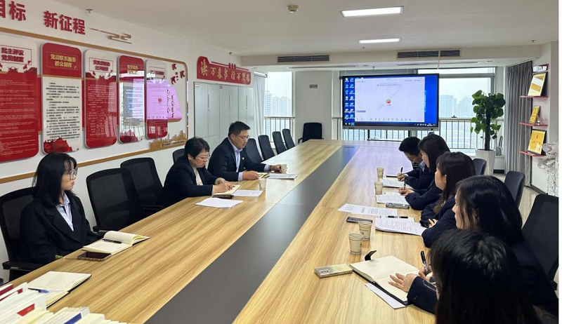 陜西建材科技公司安全環(huán)保監(jiān)察部、人力資源部組織開展在“‘兩強(qiáng)三講四比’中開展以‘三問三省’為基，‘六個是否’為本，‘八個聚焦’為要，推動公司高質(zhì)量發(fā)展”大討論