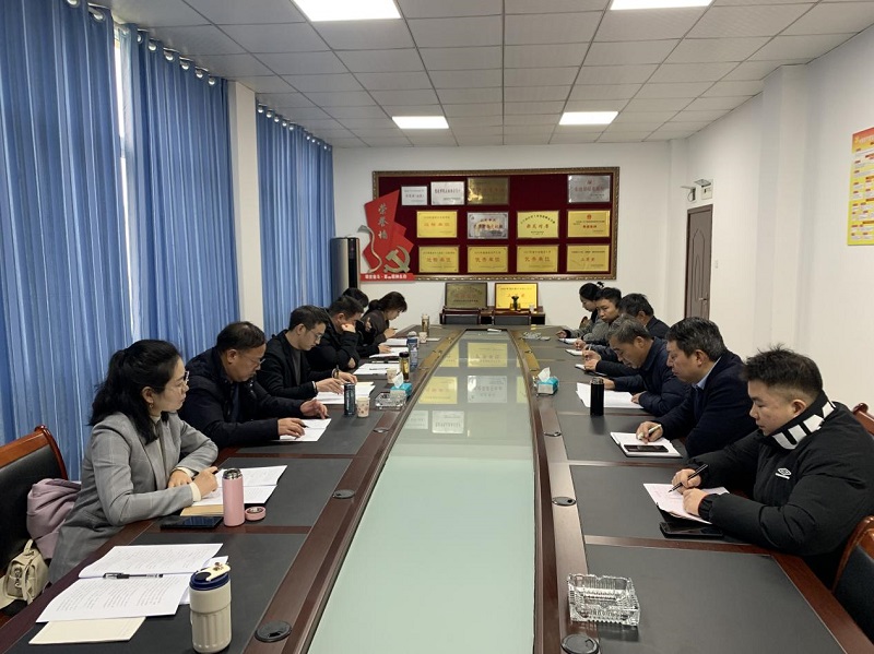 陳早佩一行到陜渝建材公司調(diào)研檢查工作