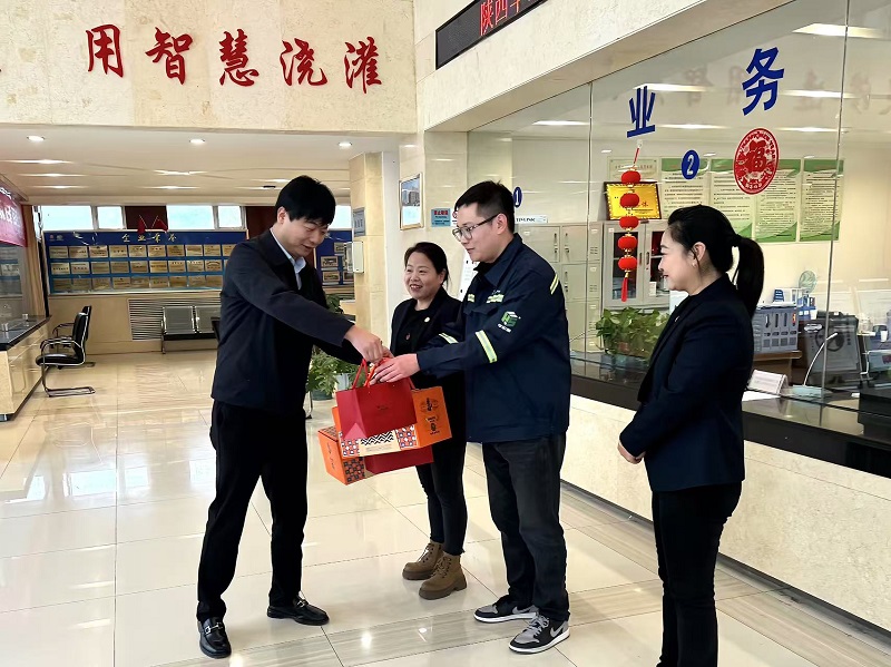 心系一線 新春送暖——華山營(yíng)銷公司開展節(jié)前慰問活動(dòng)