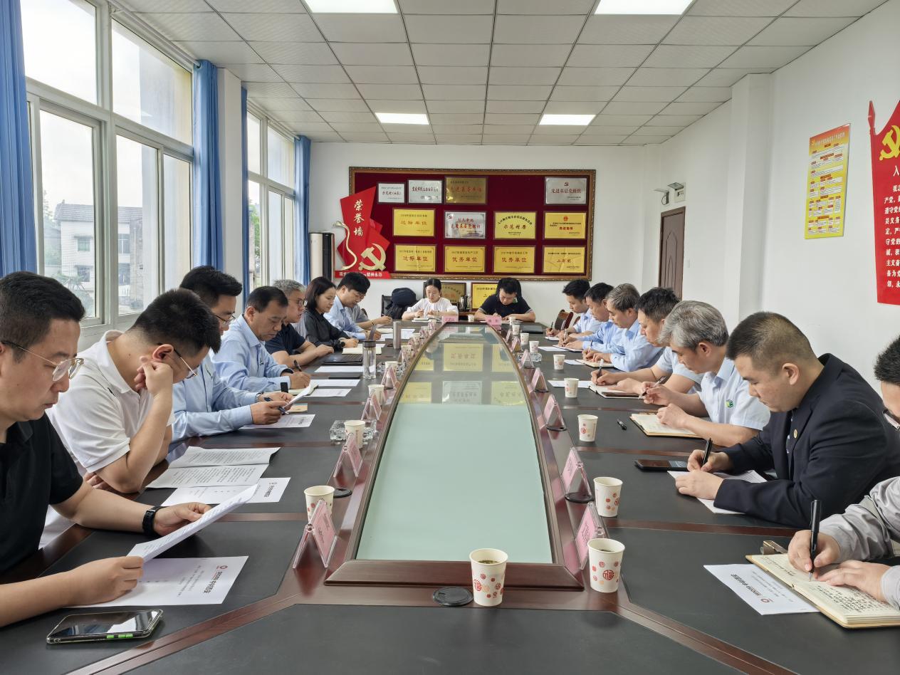 陜煤集團(tuán)基本建設(shè)管理部一行到陜渝建材公司開展重點(diǎn)建設(shè)項(xiàng)目大檢查